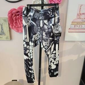 NEW CLAIRE DESJARDINS women garden legging in black and white